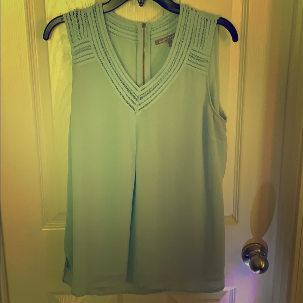 Light blue, sleeveless top